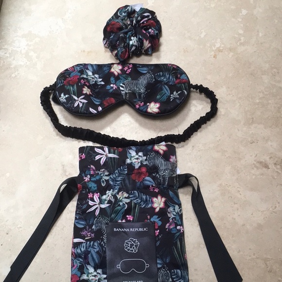 J.Crew Mask & Scrunchie Set. NWT - Picture 2 of 5